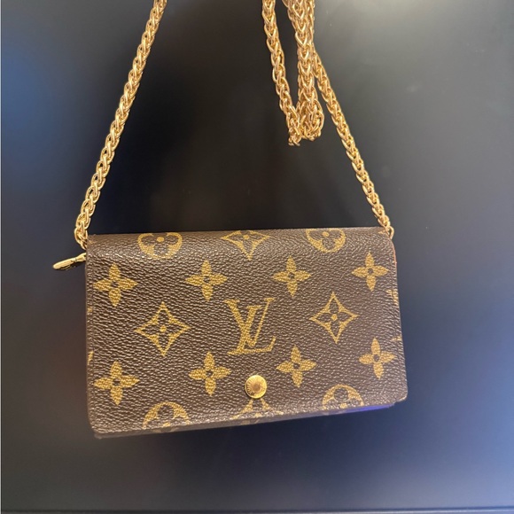 Louis Vuitton Tresor wallet in Monogram - Picture 16 of 16